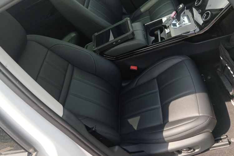 路虎 揽胜极光 2022款 极光L 249PS R-Dynamic 豪华版局部细节41