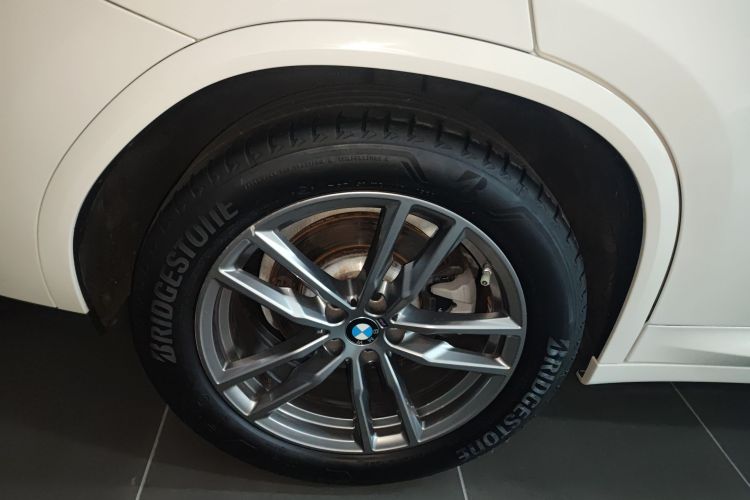 宝马X4 2021款 xDrive 25i M运动套装车身外观6008