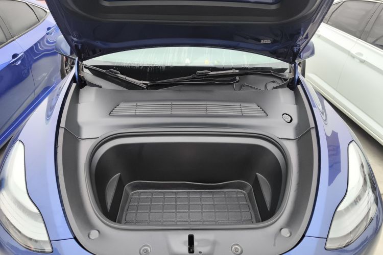 特斯拉 Model Y 2021款 Performance高性能全轮驱动版机舱底盘24