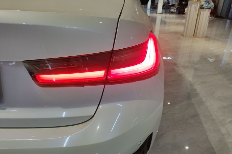 宝马3系 2021款 320i 运动套装车身外观6006