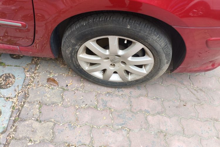 标致307 2013款 两厢 1.6L 手动舒适版车身外观10