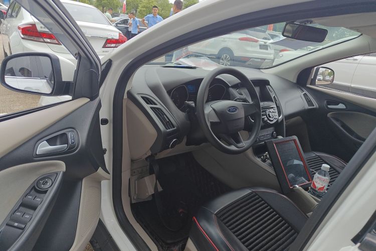 福特 福克斯 2018款 三厢经典 1.6L 自动舒适型智行版中控内饰20