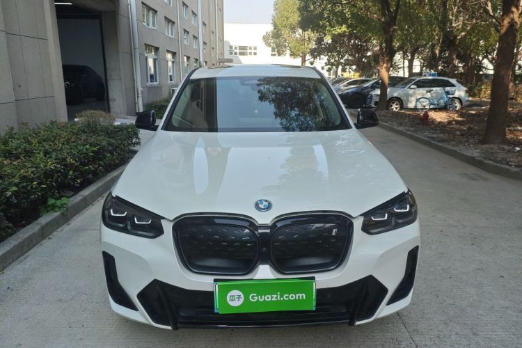 宝马iX3 2024款 创领型车身外观2