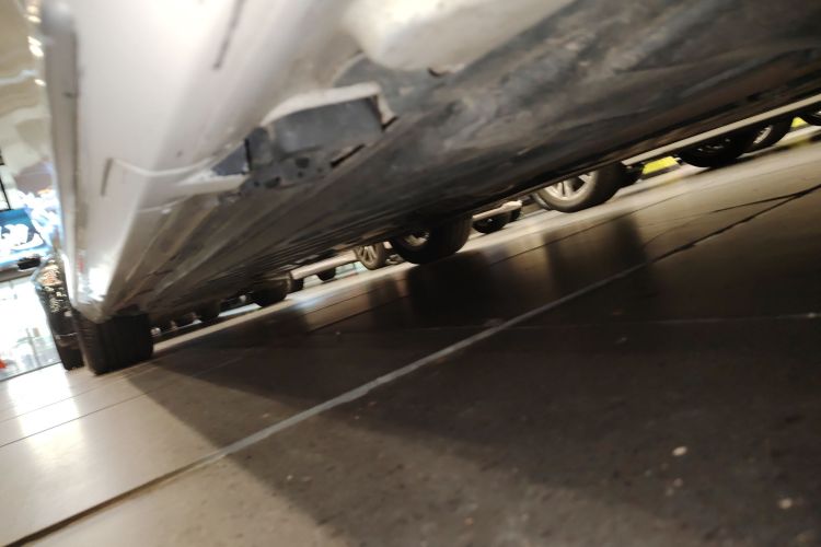 奔驰C级 2019款 改款 C 260 L 运动版机舱底盘29