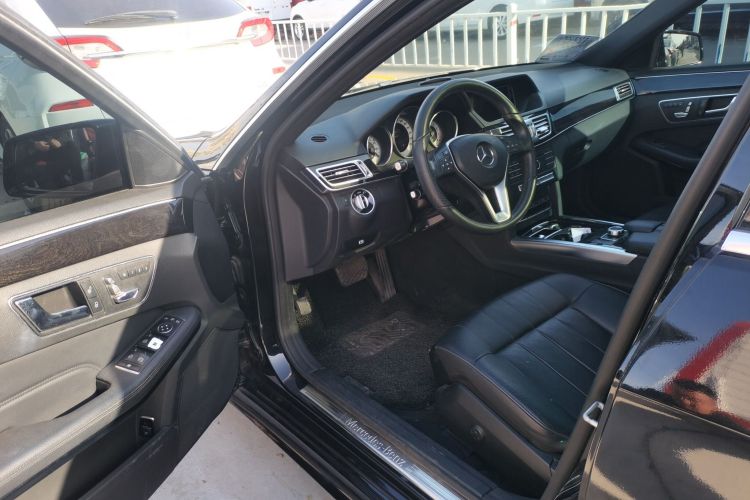 奔驰E级 2015款 改款 E 260 L 运动型中控内饰20
