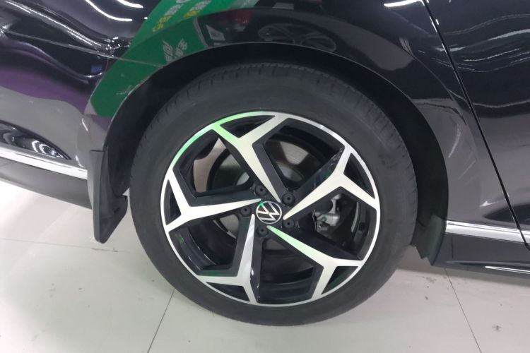 大众 迈腾 2023款 200万辆纪念版 330TSI DSG领先型车身外观6008