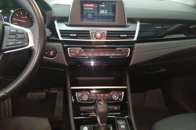 宝马2系旅行车 2016款 218i 运动设计套装局部细节16