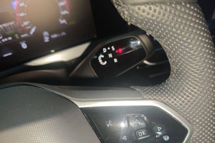 大众 帕萨特 2025款 Pro 380TSI 龙尊版中控内饰18