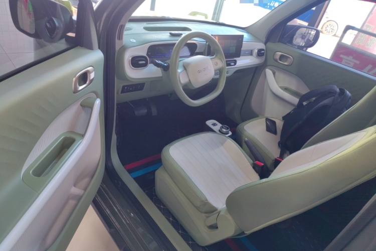 吉利银河 2025款 210km 熊猫骑士中控内饰20