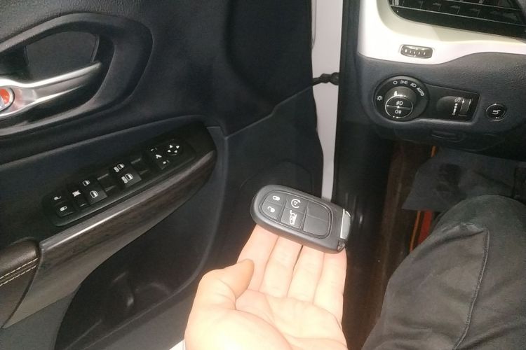 Jeep 自由光 2017款 2.4L 优越版中控内饰7001