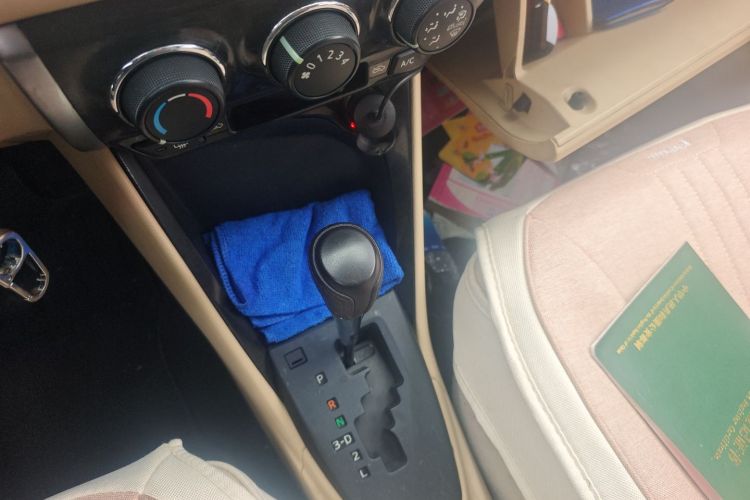 丰田 威驰 2014款 1.5L 自动智臻版中控内饰18