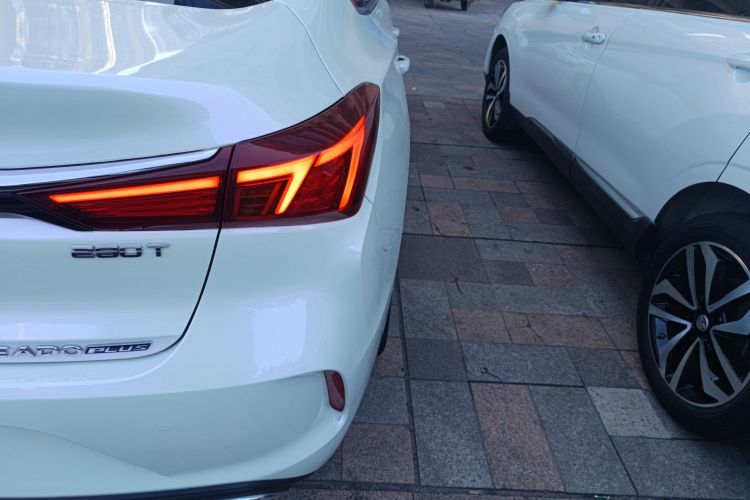 长安 逸动 2021款 PLUS 蓝鲸NE 1.4T GDI DCT旗舰型车身外观6006