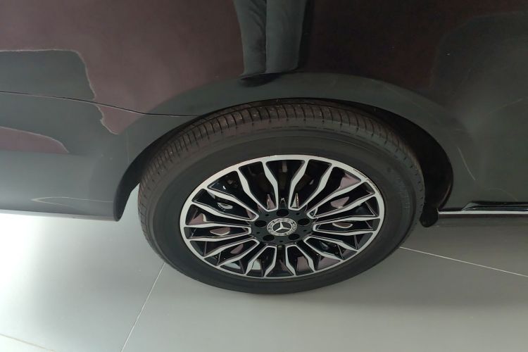 奔驰V级 2018款 V 260 L 尊贵加长版 国VI车身外观6008