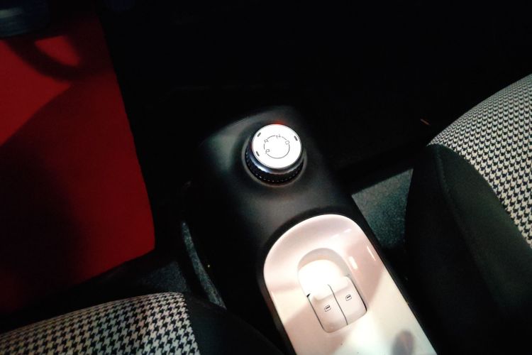 五菱汽车 宏光MINIEV 2024款 第三代 215km 进阶版中控内饰18