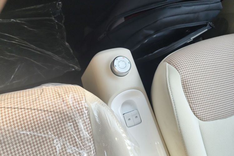 五菱汽车 宏光MINIEV 2024款 第三代 215km 青春版中控内饰18