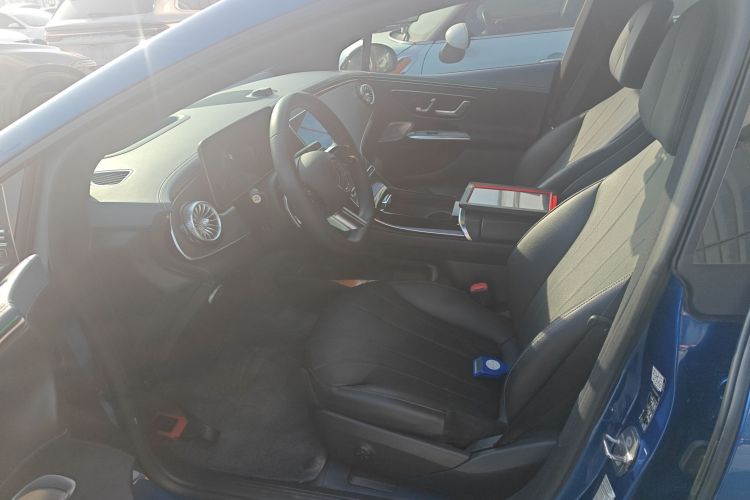 奔驰EQE 2022款 350 先型特别版中控内饰19