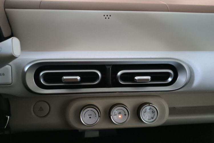 五菱汽车 宏光MINIEV 2024款 第三代 215km 青春版中控内饰16