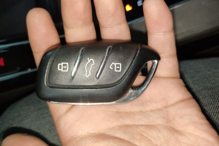 荣威i5 2023款 1.5L CVT尊荣版中控内饰7001