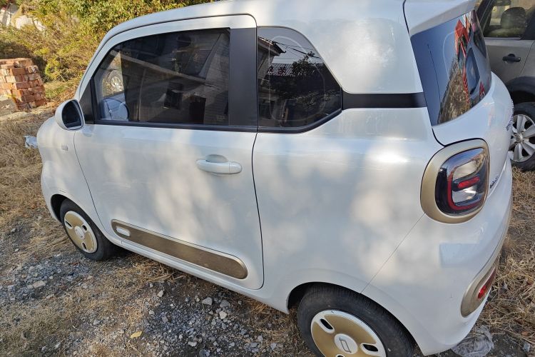 奔腾小马 2025款 222km 闪电马车身外观4