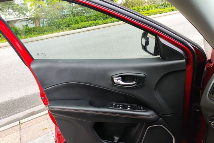 Jeep 指南者 2020款 220T 自动精英版中控内饰7007