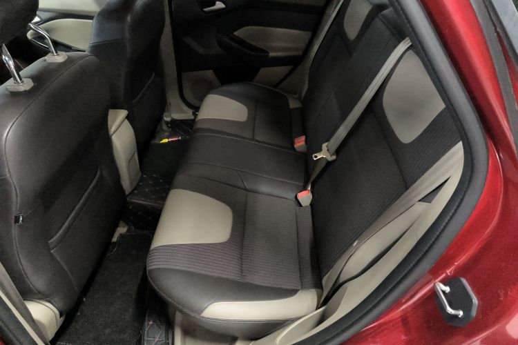 福特 福克斯 2012款 三厢 1.6L 自动风尚型中控内饰21