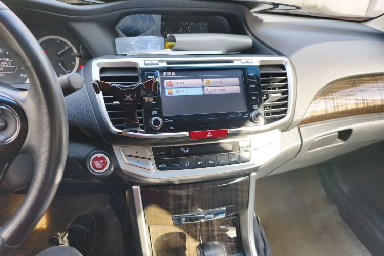 本田 雅阁 2014款 2.4L EXN 豪华导航版中控内饰16