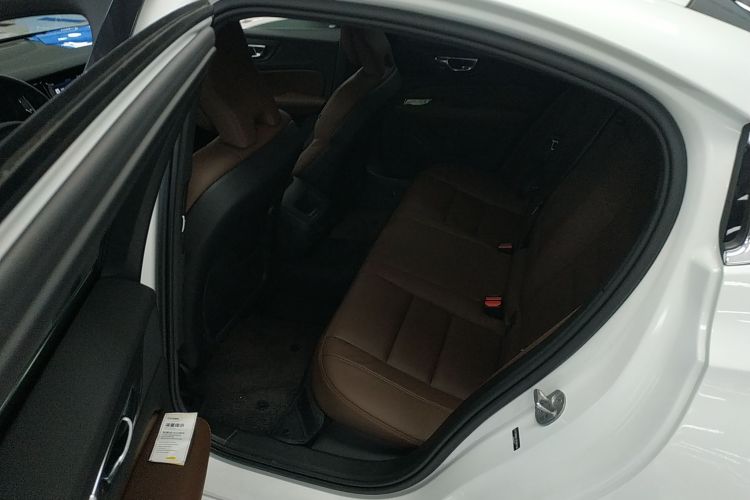 沃尔沃S60 2025款 B4 智远豪华版中控内饰21