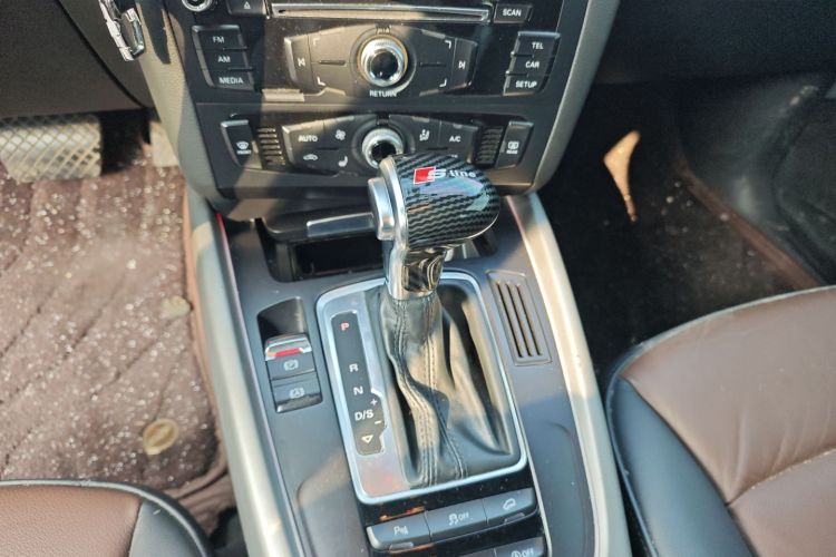 奥迪Q5 2018款 典藏版 40 TFSI 进取型中控内饰18