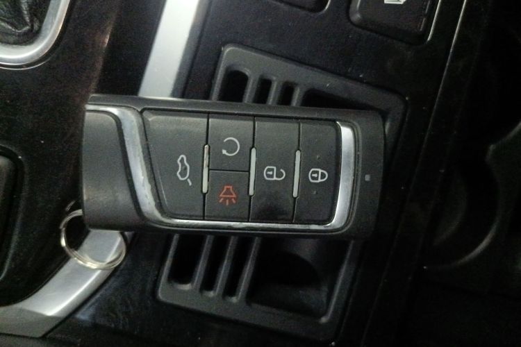 广汽传祺 传祺GS8 2017款 320T 两驱豪华智联版（七座）中控内饰11