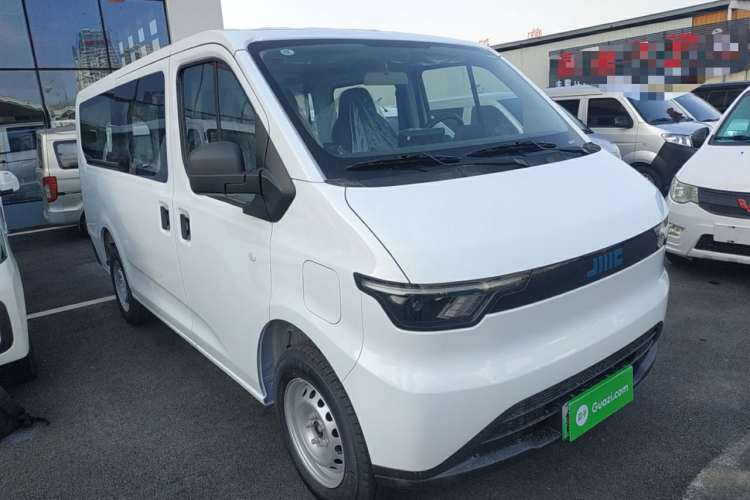 江铃 E福顺 2025款 明窗版 41.86kwh 短轴低顶车身外观3