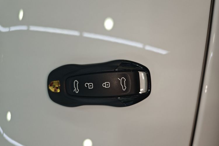 保时捷 Macan新能源 2024款 Macan 长续航版中控内饰11