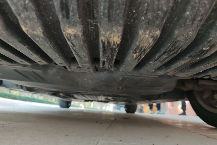 奔驰C级 2017款 C 200 L 运动版局部细节9008