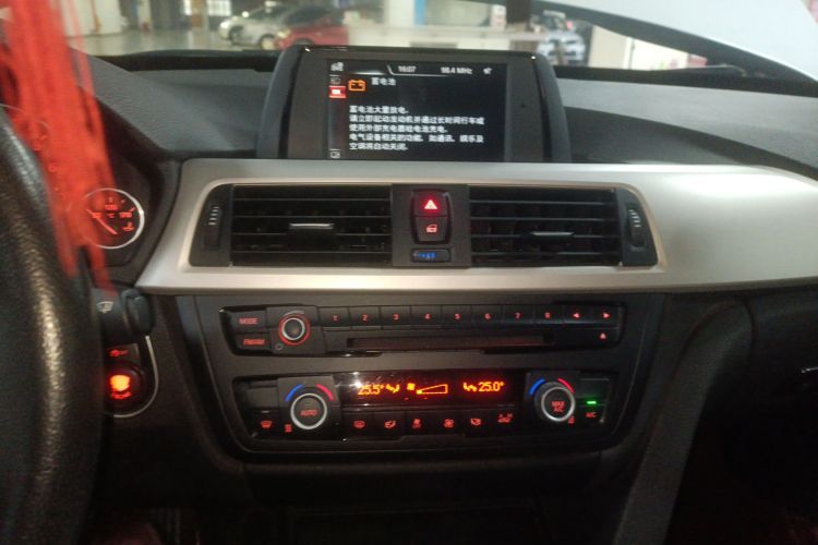 宝马3系GT 2013款 320i 领先型局部细节16