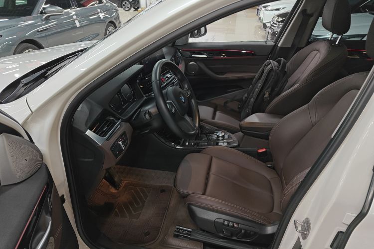 宝马X1 2020款 sDrive20Li 尊享型中控内饰19