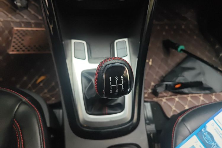 奇瑞 瑞虎5 2016款 2.0L 手动家悦版中控内饰18