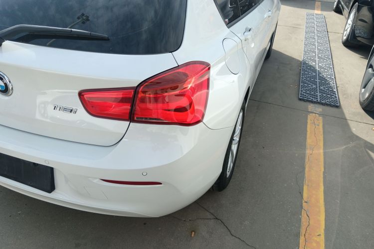 宝马1系(进口) 2016款 118i 领先型车身外观6006