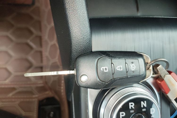 福特 福克斯 2019款 三厢 EcoBoost 180 自动锋潮型中控内饰7001