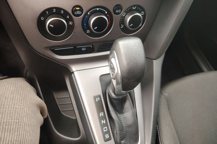 福特 福克斯 2012款 两厢 1.6L 自动舒适型中控内饰18