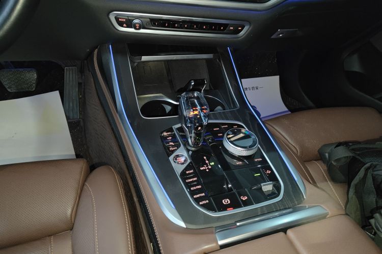宝马X7 2021款 xDrive40i 领先型豪华套装中控内饰18