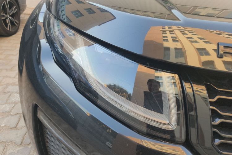 路虎 揽胜极光 2017款 2.0T 绚黑限量版车身外观8