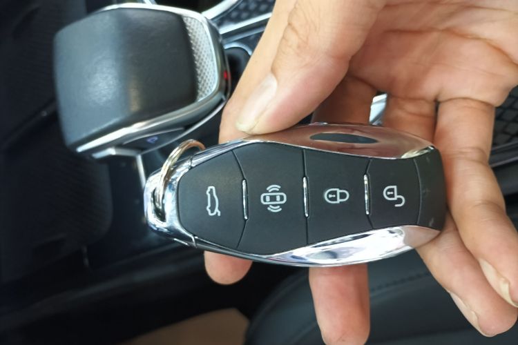 红旗HS3 PHEV 2024款 PHEV 115km 劲为版中控内饰7001