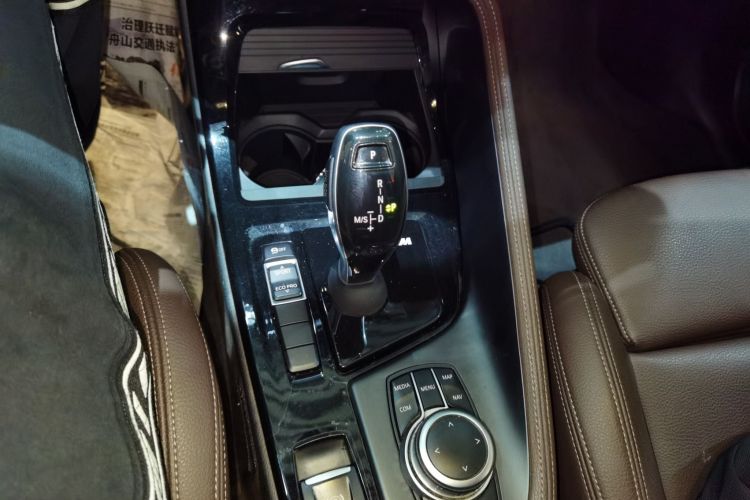 宝马X1 2020款 sDrive20Li 尊享型中控内饰18