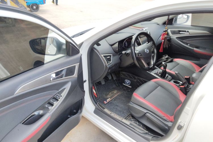 长安 逸动 2016款 XT 1.6L 手动俊酷型中控内饰20