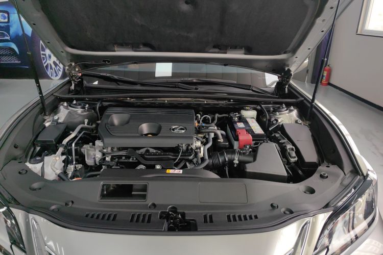 雷克萨斯ES 2022款 200 卓越版机舱底盘24