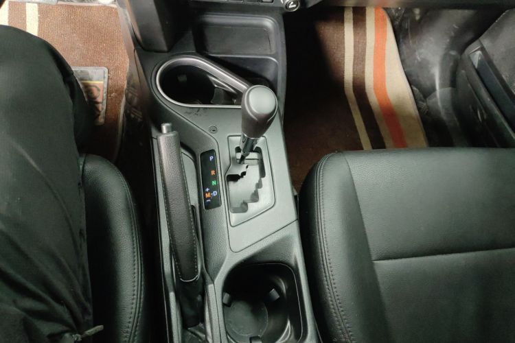 丰田 RAV4荣放 2019款 2.0L CVT两驱风尚版 国VI中控内饰18