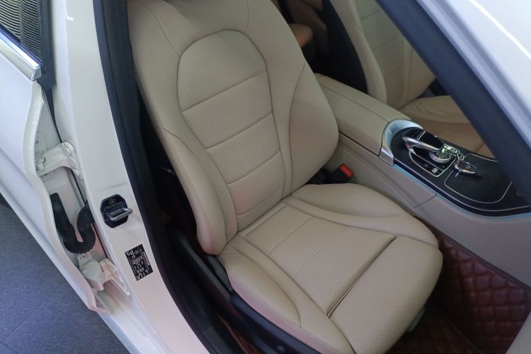 奔驰C级 2018款 C 200 L 运动版局部细节41