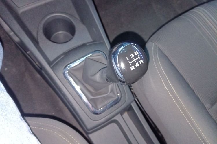 东风风神AX3 2016款 1.5L 手动尚酷型中控内饰18