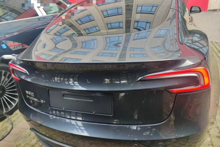特斯拉 Model 3 2023款 长续航全轮驱动版车身外观6004
