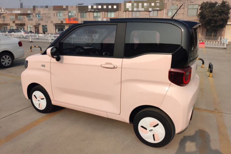 奇瑞 QQ冰淇淋 2022款 120km 甜筒 磷酸铁锂车身外观4