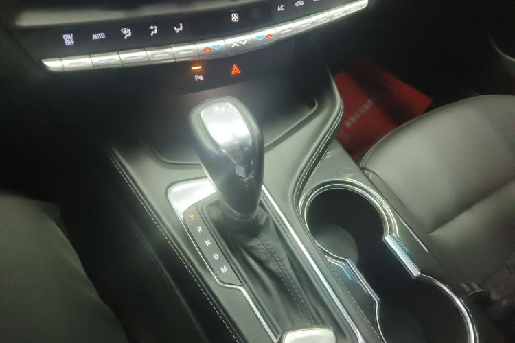 凯迪拉克CT4 2021款 28T 风尚型中控内饰18